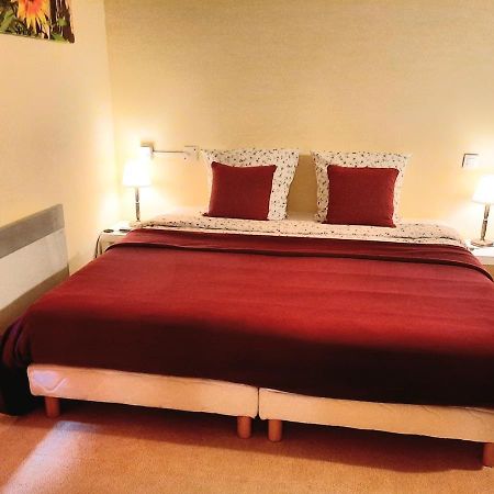 Bed and Breakfast Domaine Lou Castet Tuzaguet Esterno foto