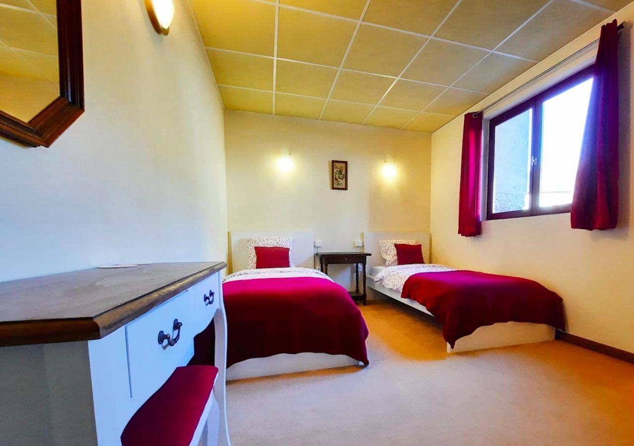 Bed and Breakfast Domaine Lou Castet Tuzaguet Esterno foto