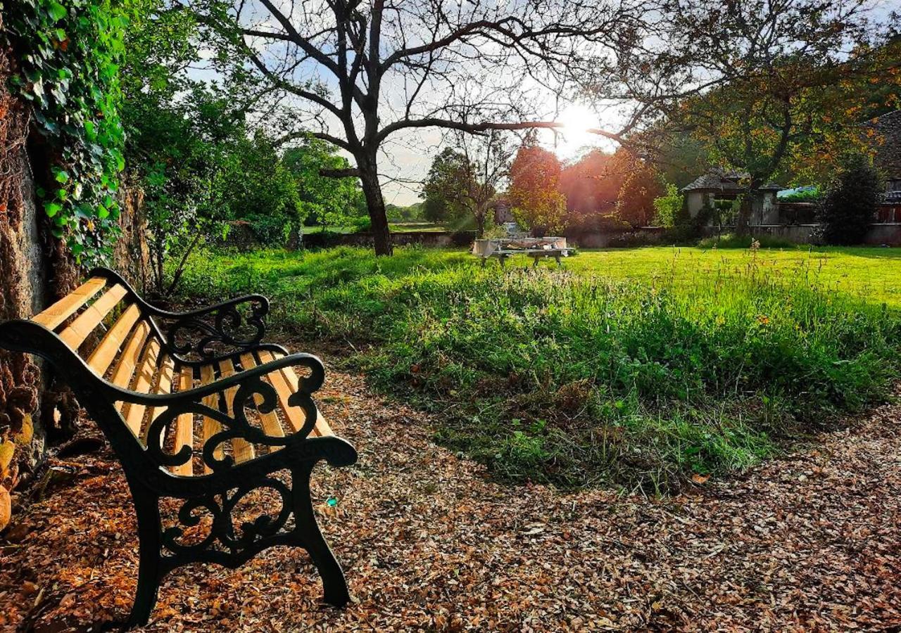 Bed and Breakfast Domaine Lou Castet Tuzaguet Esterno foto