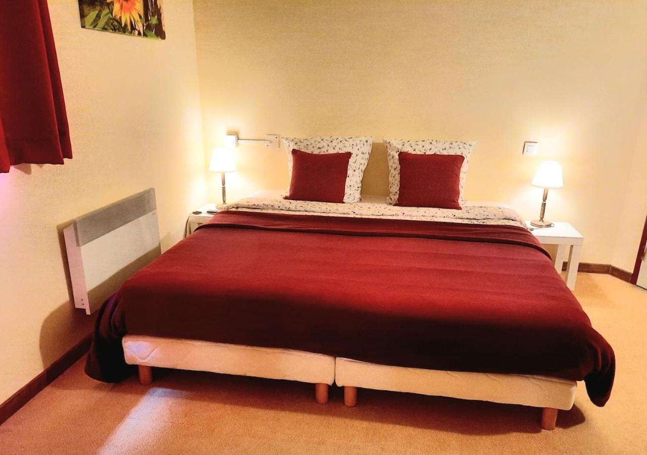 Bed and Breakfast Domaine Lou Castet Tuzaguet Esterno foto