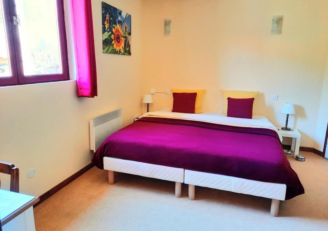 Bed and Breakfast Domaine Lou Castet Tuzaguet Esterno foto